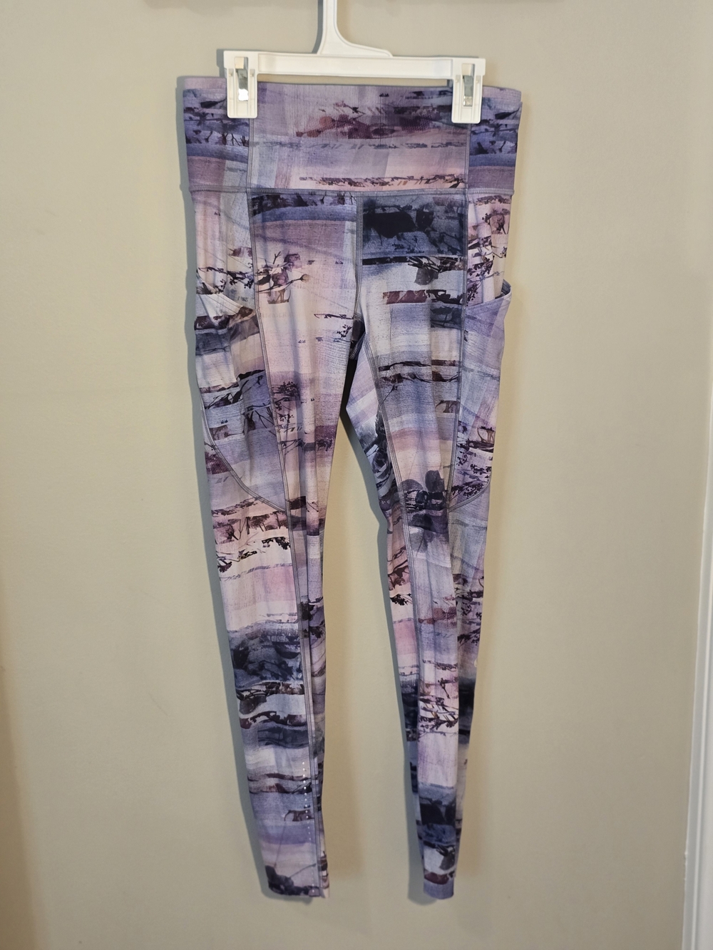 lululemon athletica Multi-Color Sunrise Print 7/8 Leggings- SZ 6
